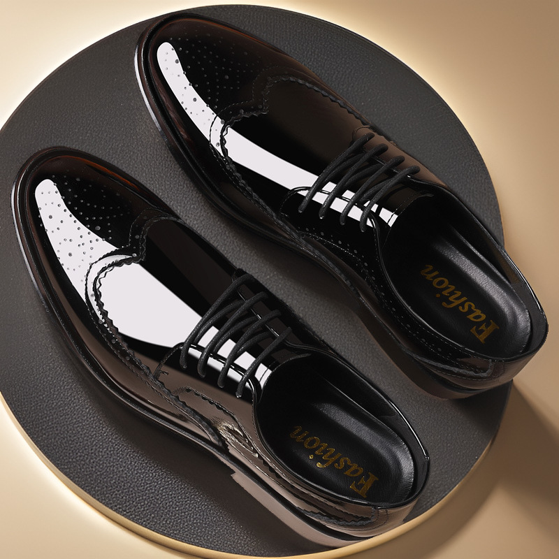 Young Men'S Grooming - Glanzende lakleren brogue schoenen met perforaties,